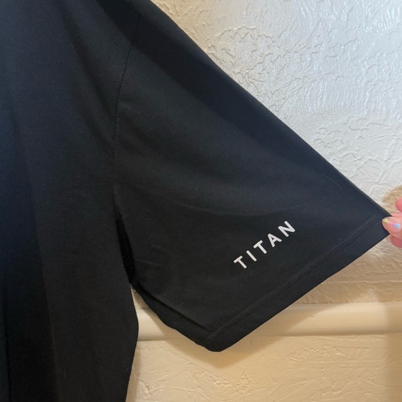 Destiny 2 Titan Helmet Mens Black Graphic T-Shirt XL NWT - Picture 6 of 10